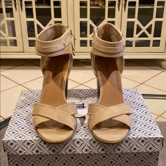 Shoes - Picture 3 of 11